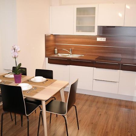 Riverside Apartman With Free Parking Győr Extérieur photo