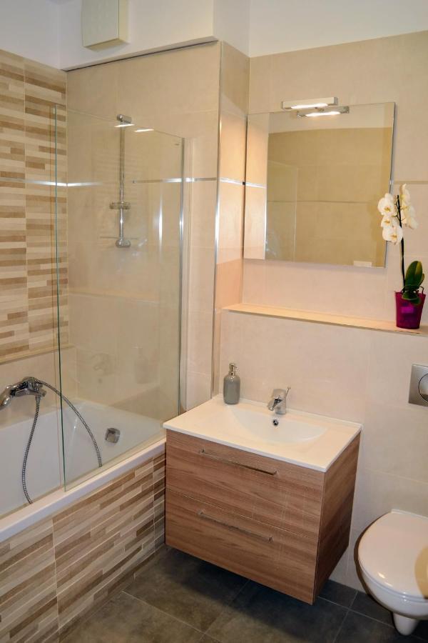 Riverside Apartman With Free Parking Győr Extérieur photo