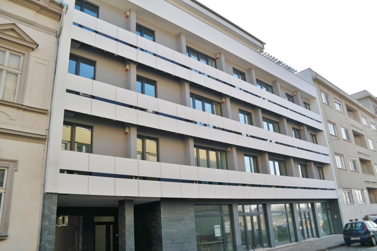 Riverside Apartman With Free Parking Győr Extérieur photo